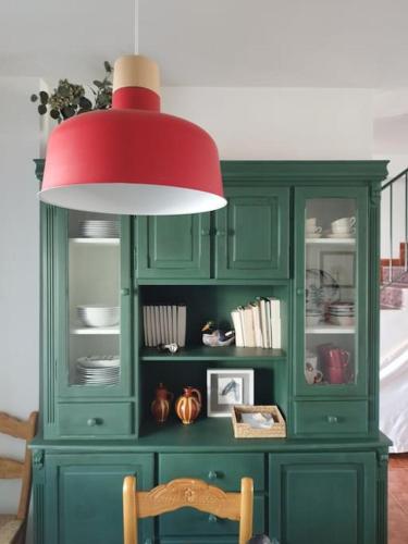 a green hutch with a red lamp above it at La Casita de Wilson in Los Marines
