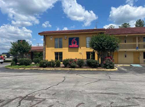 a front view of a hotel with a parking lot at Studio 6 Huntsville, AL University Drive in Huntsville