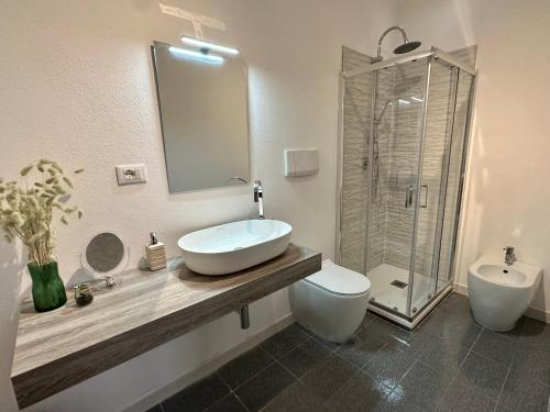 Ένα μπάνιο στο La Casetta-Incantevole casa indipendente