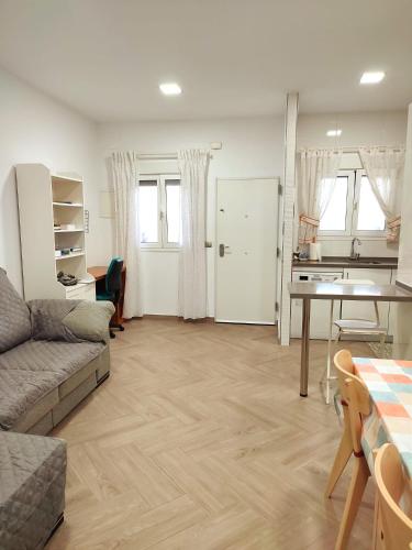 "LLEGAMOS A CASA" Málaga apartamento
