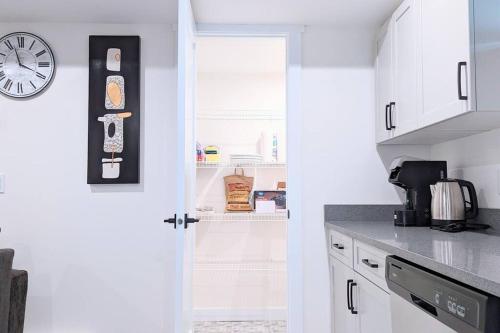 Η κουζίνα ή μικρή κουζίνα στο The Bronco - Cozy 2 Bedroom Suite in Brighton