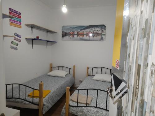 a room with two beds and a tv in it at SB Alojamento in Amora