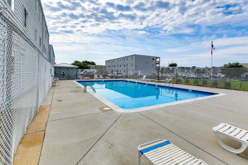 Kolam renang di atau dekat dengan 1 Mi to Jolly Roger Condo with Pool in Ocean City!