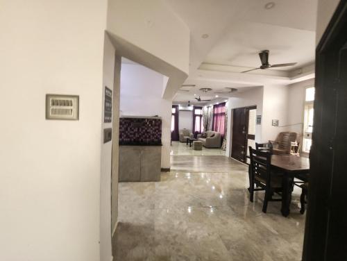 Posezení v ubytování Jamesville-4BHK Villa, Wi-Fi, SmartTV - CityCentre
