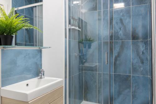 Ένα μπάνιο στο Modern Studio in Arnold centre
