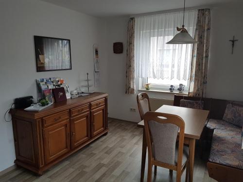 a living room with a table and a dining room at Haus Weinbergblick in Markelsheim