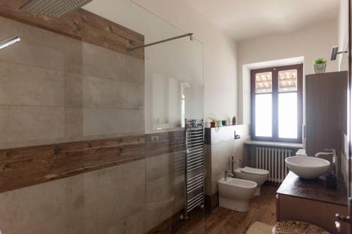 A bathroom at Sky & Vineyards - Melograno -