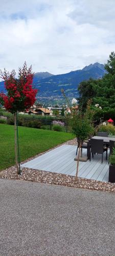 a park with a bench and a table and a tree at Marlingsuites - Vinea - Wieser Josef - Marling in Marlengo
