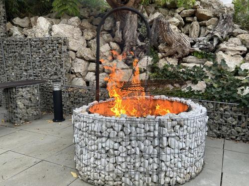 a fire in a fire pit in a garden at Vinný sklep Klentnice in Klentnice
