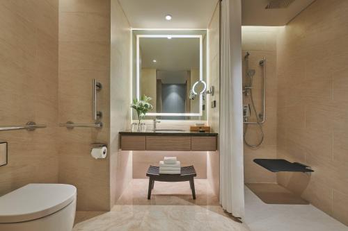 Courtyard by Marriott Penangにあるバスルーム