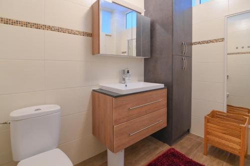 Ένα μπάνιο στο Villa Lily