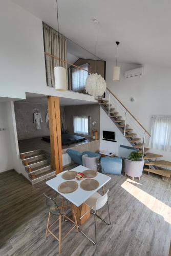 Foto EMLAVIE - Maison familiale OU Loft SPA - à 3km Futuroscope 5