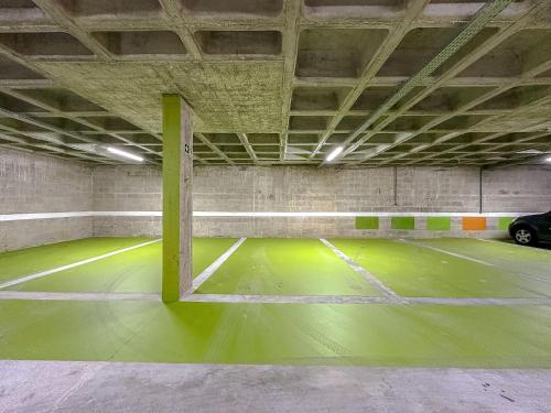 an empty parking garage with a green parking lot at Welter You Piscina Aquecida Centro by Achei in Canela