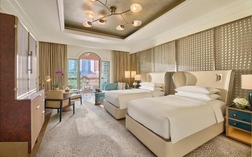 Ένα ή περισσότερα κρεβάτια σε δωμάτιο στο Emirates Palace Mandarin Oriental, Abu Dhabi