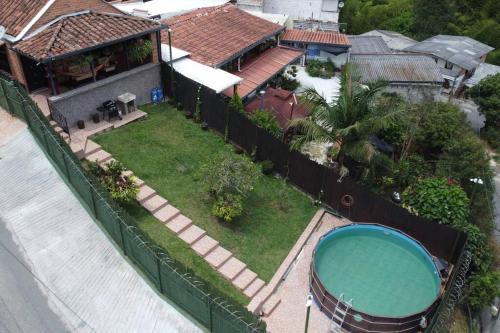 an aerial view of a house with a swimming pool at Pedacito de cielo in San Antonio de Prado