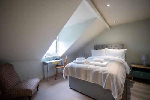 Katil atau katil-katil dalam bilik di Inviting Home in Heart of Hereford with Parking & Garden