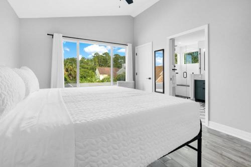 En eller flere senge i et værelse på Luxury Villa Near Disney I Fully Renovated