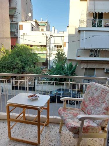 5' απο μετρό, δωμάτιο με μπαλκόνι