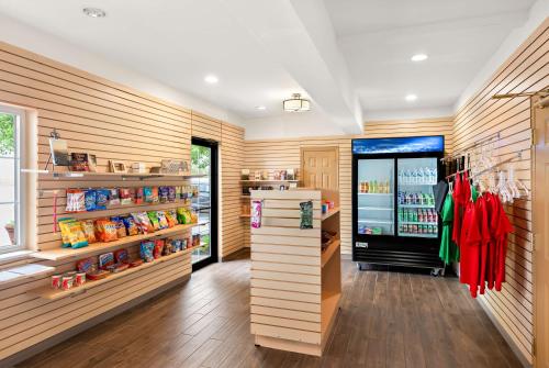 a grocery store with a refrigerator in a room at Best Western Palmyra Inn & Suites in Palmyra