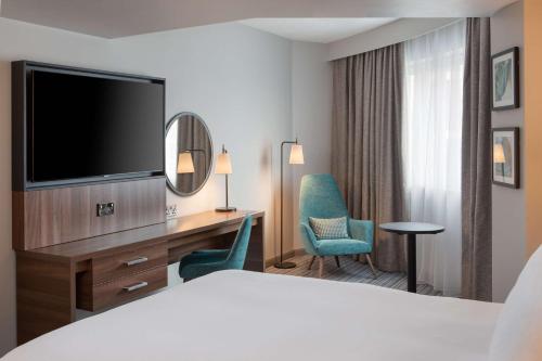 Queen Guest Room