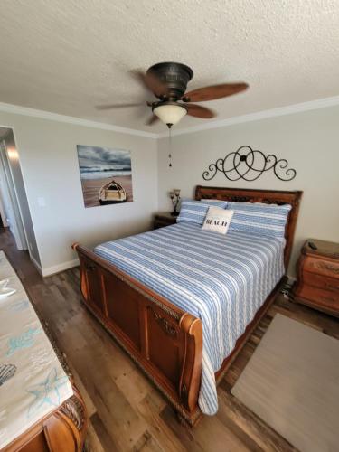 a bedroom with a bed and a ceiling fan at Inlet Point Villas 12E Cherry Grove Beach "The Point" in Myrtle Beach