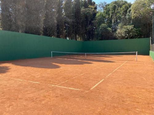 Tenis dan/atau kemudahan skuasy di Flat Residencial Vista Azul atau berdekatan