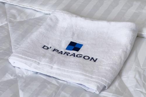 Una cama o camas en una habitación de Dparagon Senopati