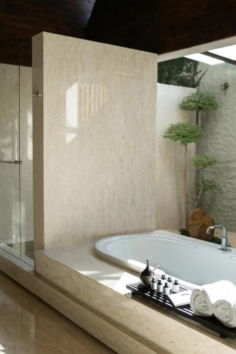 Bilik mandi di Ametis Villa Bali
