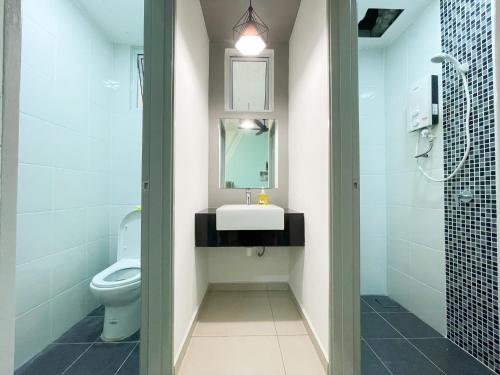 a bathroom with a sink and a toilet at MesaHill Homestay, Nilai by S&T Homez in Nilai
