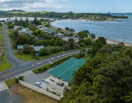 an aerial view of a tennis court next to the water at Bay of Islands Gateway Motel & Apartments in Paihia