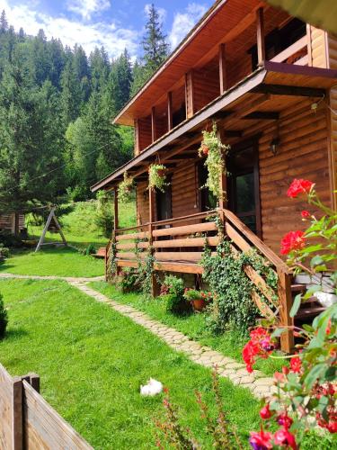 Κήπος έξω από το Садиба На скелі