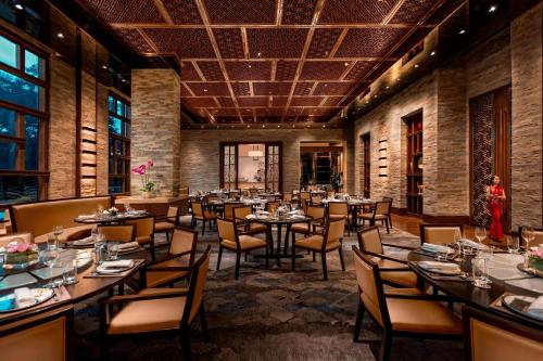 Manila Marriott Hotel at Newport World Resortsにあるレストランまたは飲食店