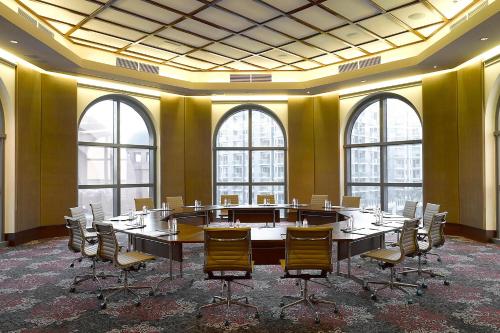 Manila Marriott Hotel at Newport World Resortsにあるビジネスエリアまたは会議室