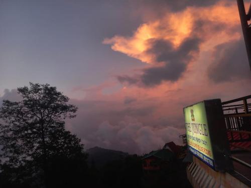 a view of a cloudy sky at sunset at The Jungle - RISHOP in Rishop