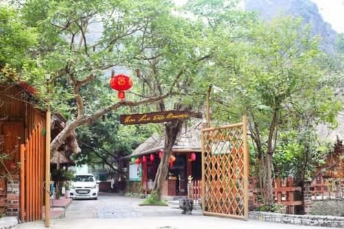 a gate with a sign in front of a building at Hoa lu Eco Homestay in Ninh Binh
