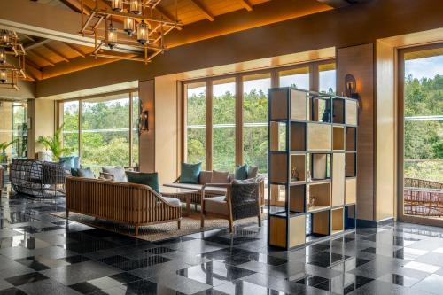 Posezení v ubytování Coorg Marriott Resort & Spa