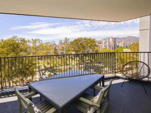 Cubo's Urban Sky Malaga Apartment West View 5