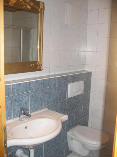a bathroom with a sink and a toilet at Ferienappartements Margreiter in Steinberg am Rofan