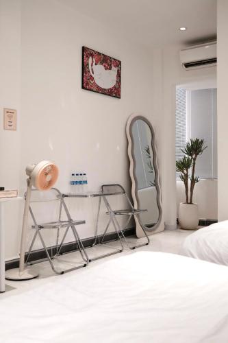 a dressing table and chair in a bedroom at BenHouse Homestay in Ho Chi Minh City