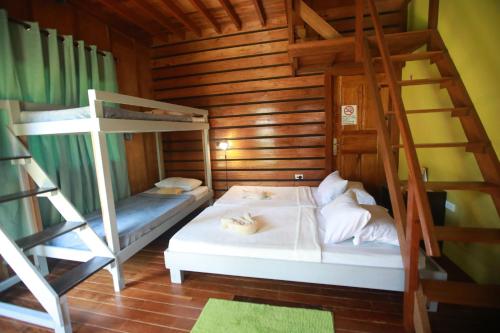 Postel nebo postele na pokoji v ubytování Camp Soteria Resort