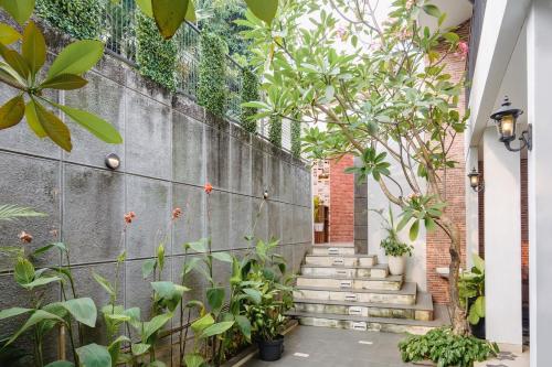 Κήπος έξω από το Calma Coliving at Bintaro, Tangerang Selatan