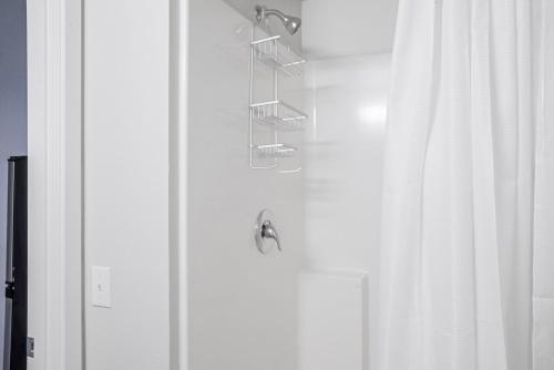 Blueground Tacoma gym elevator lounge wd SEA-769_3