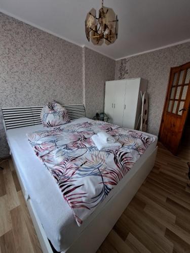 a bedroom with a large bed in a room at Haus in der ruhigen Siedlung in Sztum