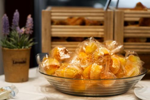 a bowl of fruit in plastic bags on a table at Hotel Manor in Mamaia Nord