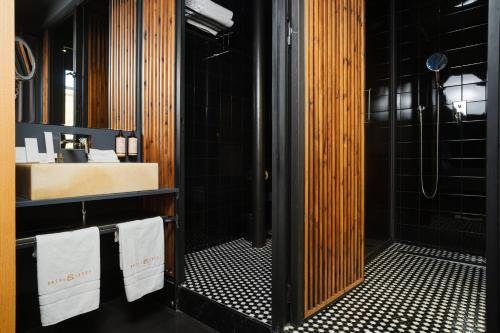 a bathroom with a sink and a mirror at Hotel Lobby in Seville