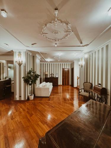 a large living room with a couch and a chandelier at Residenza Tritone Luxury Guest House Trevi Fountain in Rome