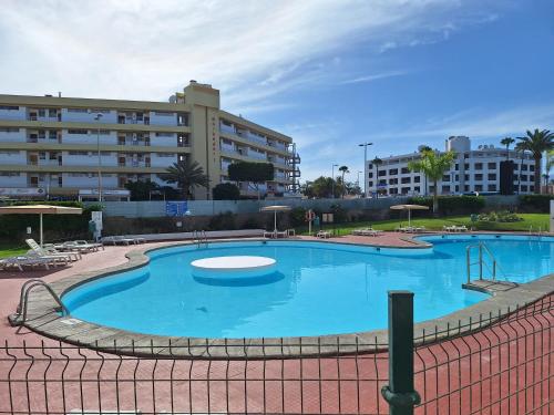 The swimming pool at or close to Casa Iguazu - At the center of Playa del Inglés