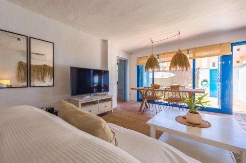 2nd line beach, garden, office & WIFI