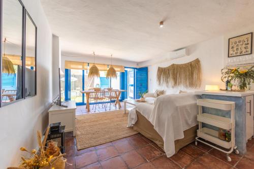 2nd line beach, garden, office & WIFI