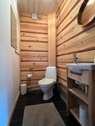 Lakeside cabin with saunas, hot-tub optionsにあるバスルーム